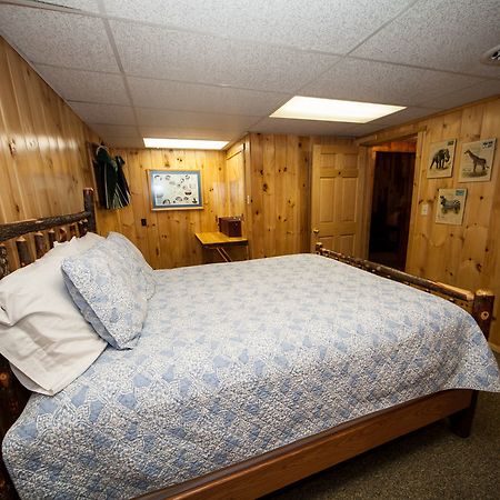 Log Cabin Lodge & Suites Jones Mills Екстериор снимка