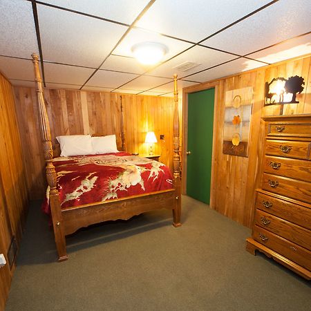 Log Cabin Lodge & Suites Jones Mills Екстериор снимка
