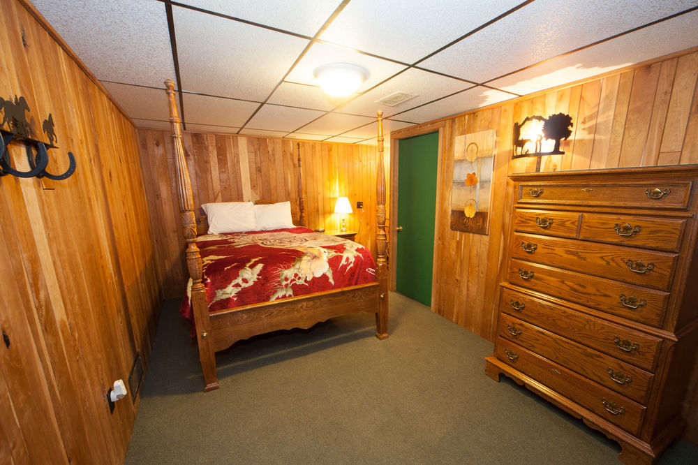 Log Cabin Lodge & Suites Jones Mills Екстериор снимка