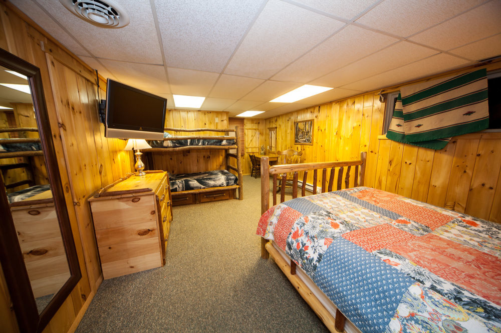 Log Cabin Lodge & Suites Jones Mills Екстериор снимка