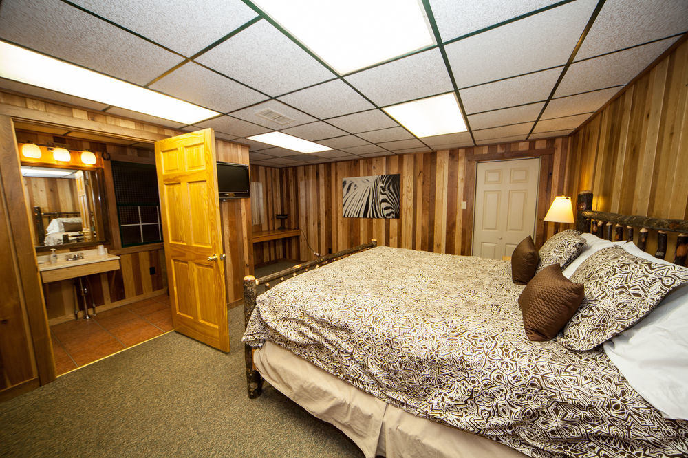 Log Cabin Lodge & Suites Jones Mills Екстериор снимка