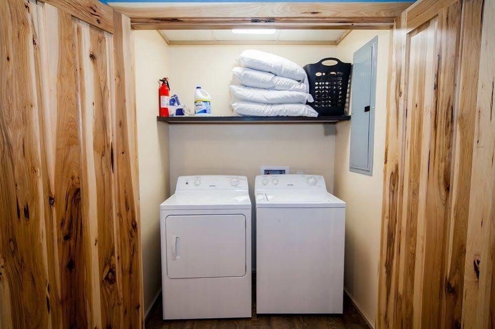 Log Cabin Lodge & Suites Jones Mills Екстериор снимка