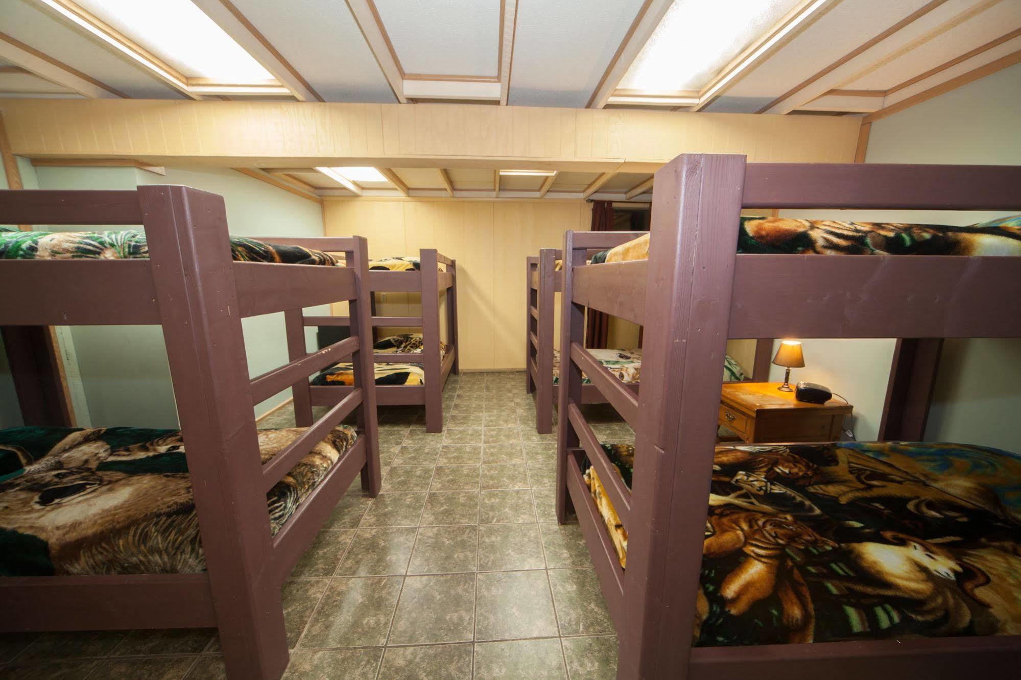 Log Cabin Lodge & Suites Jones Mills Екстериор снимка