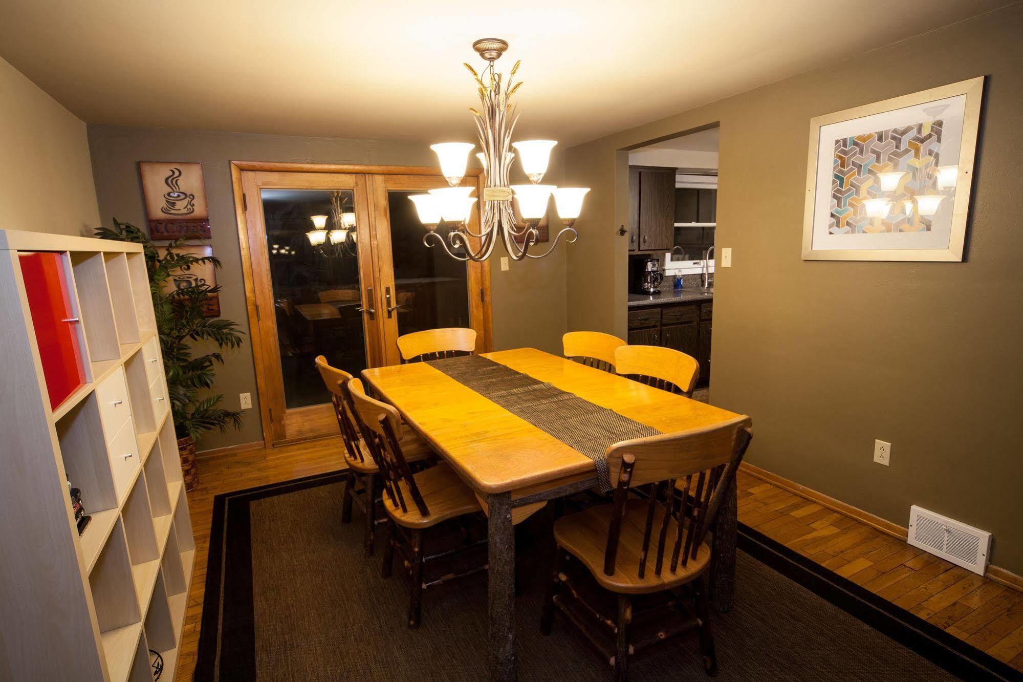 Log Cabin Lodge & Suites Jones Mills Екстериор снимка