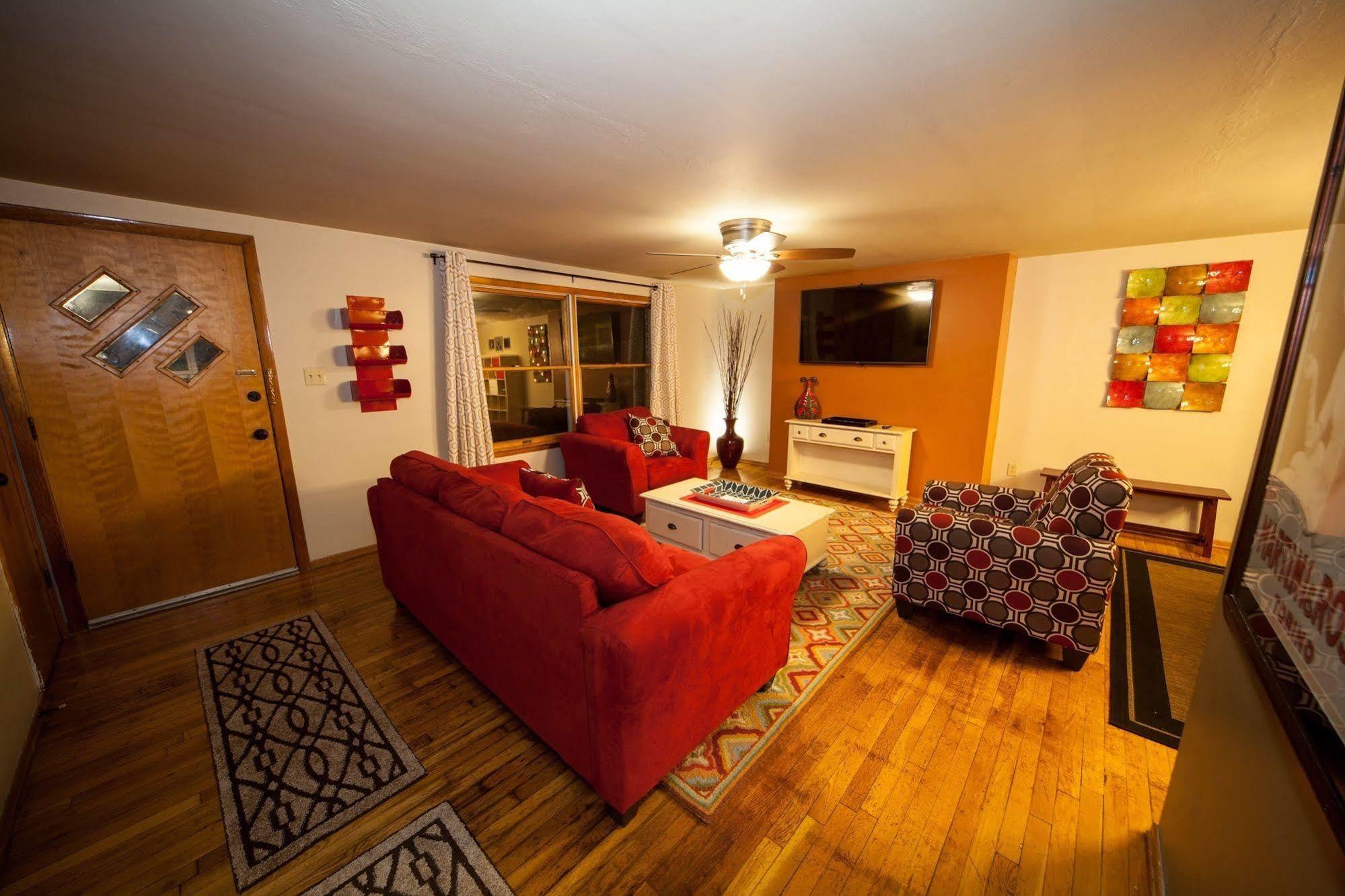 Log Cabin Lodge & Suites Jones Mills Екстериор снимка