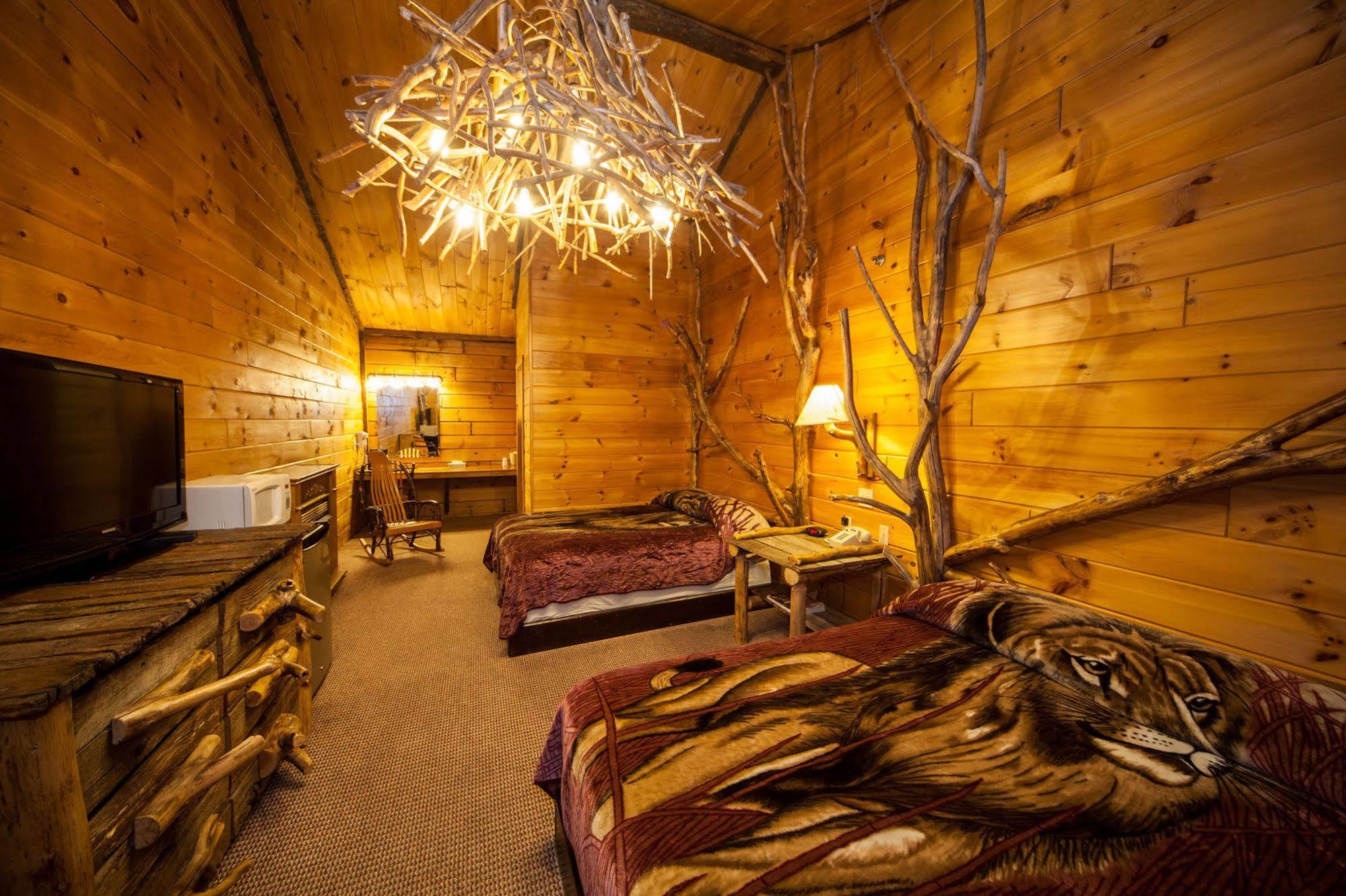Log Cabin Lodge & Suites Jones Mills Екстериор снимка