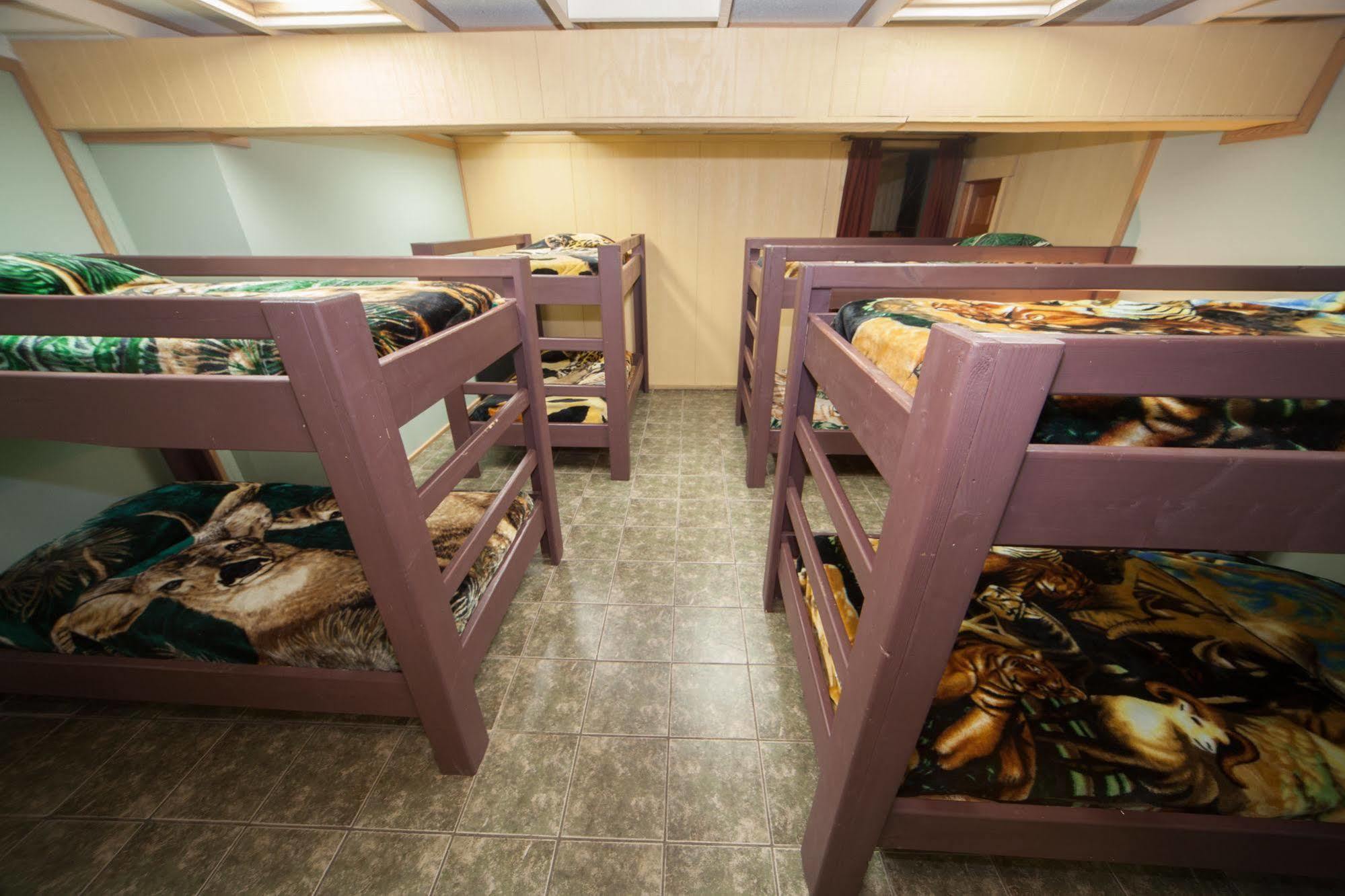 Log Cabin Lodge & Suites Jones Mills Екстериор снимка