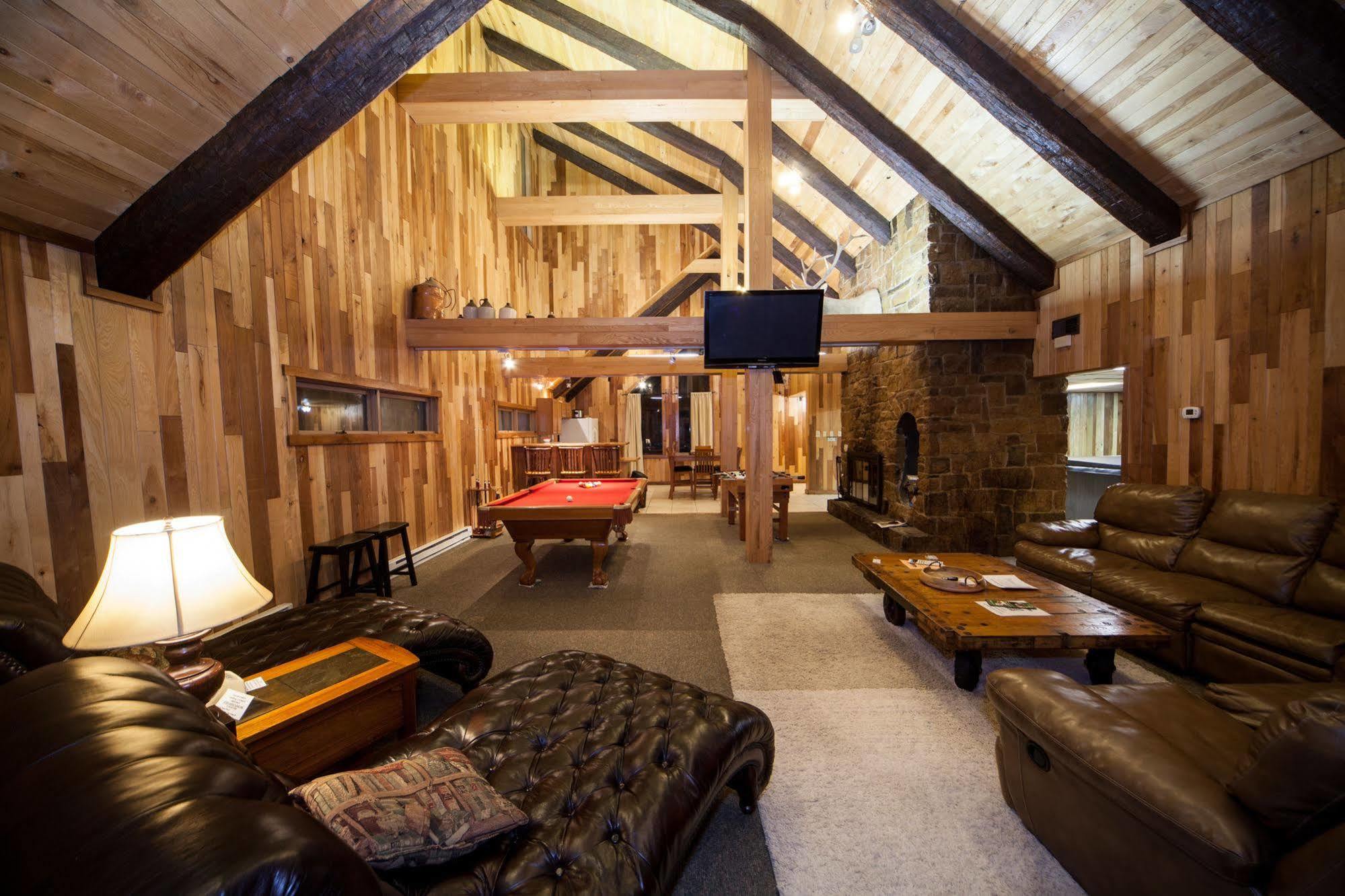 Log Cabin Lodge & Suites Jones Mills Екстериор снимка