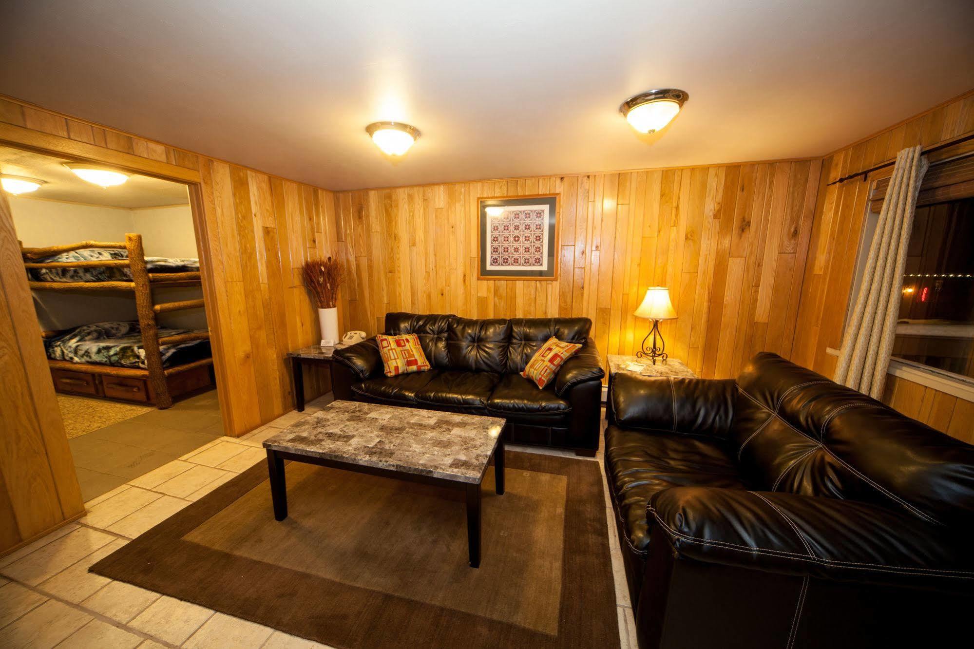 Log Cabin Lodge & Suites Jones Mills Екстериор снимка
