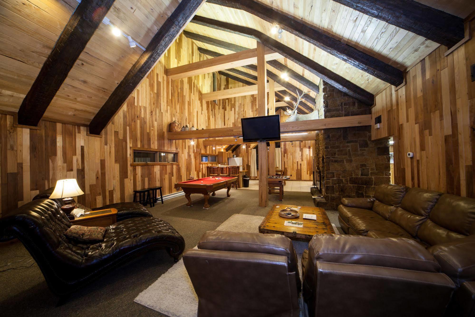 Log Cabin Lodge & Suites Jones Mills Екстериор снимка