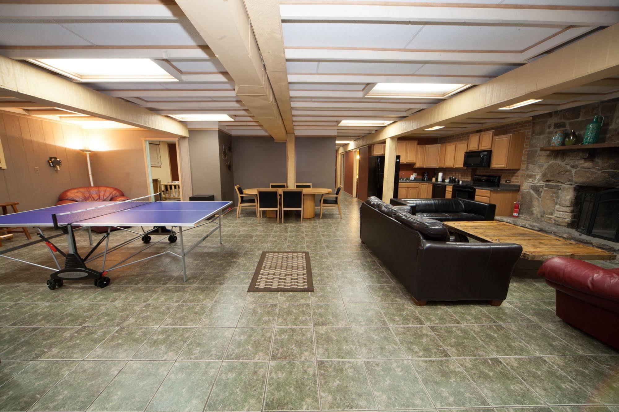 Log Cabin Lodge & Suites Jones Mills Екстериор снимка