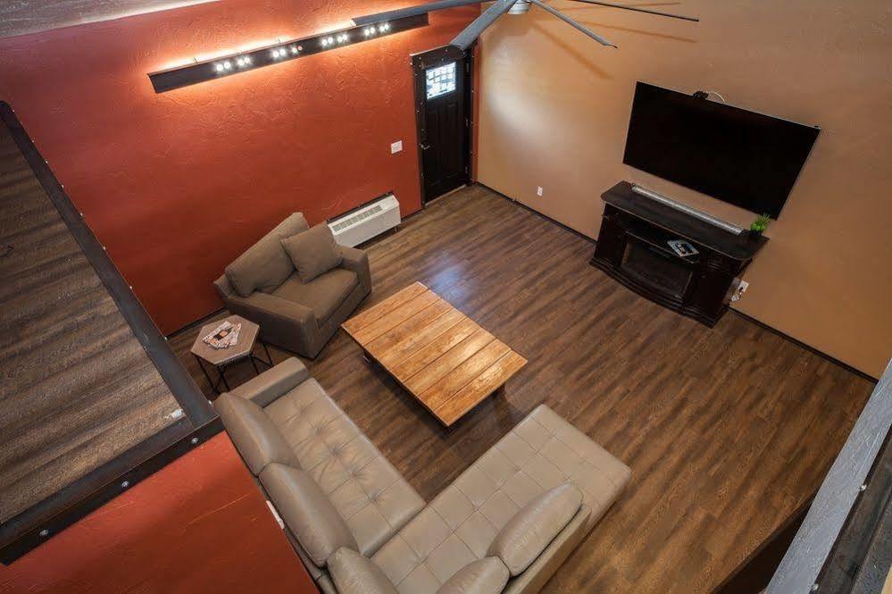 Log Cabin Lodge & Suites Jones Mills Екстериор снимка