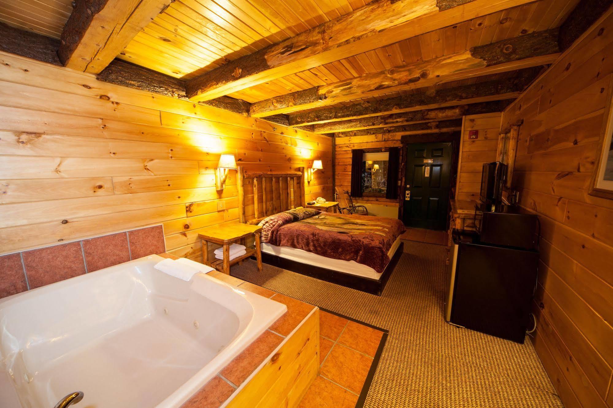 Log Cabin Lodge & Suites Jones Mills Екстериор снимка