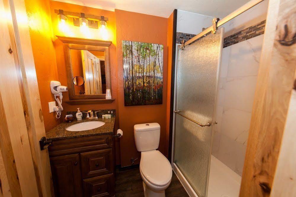 Log Cabin Lodge & Suites Jones Mills Екстериор снимка