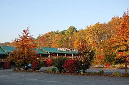 Log Cabin Lodge & Suites Jones Mills Екстериор снимка