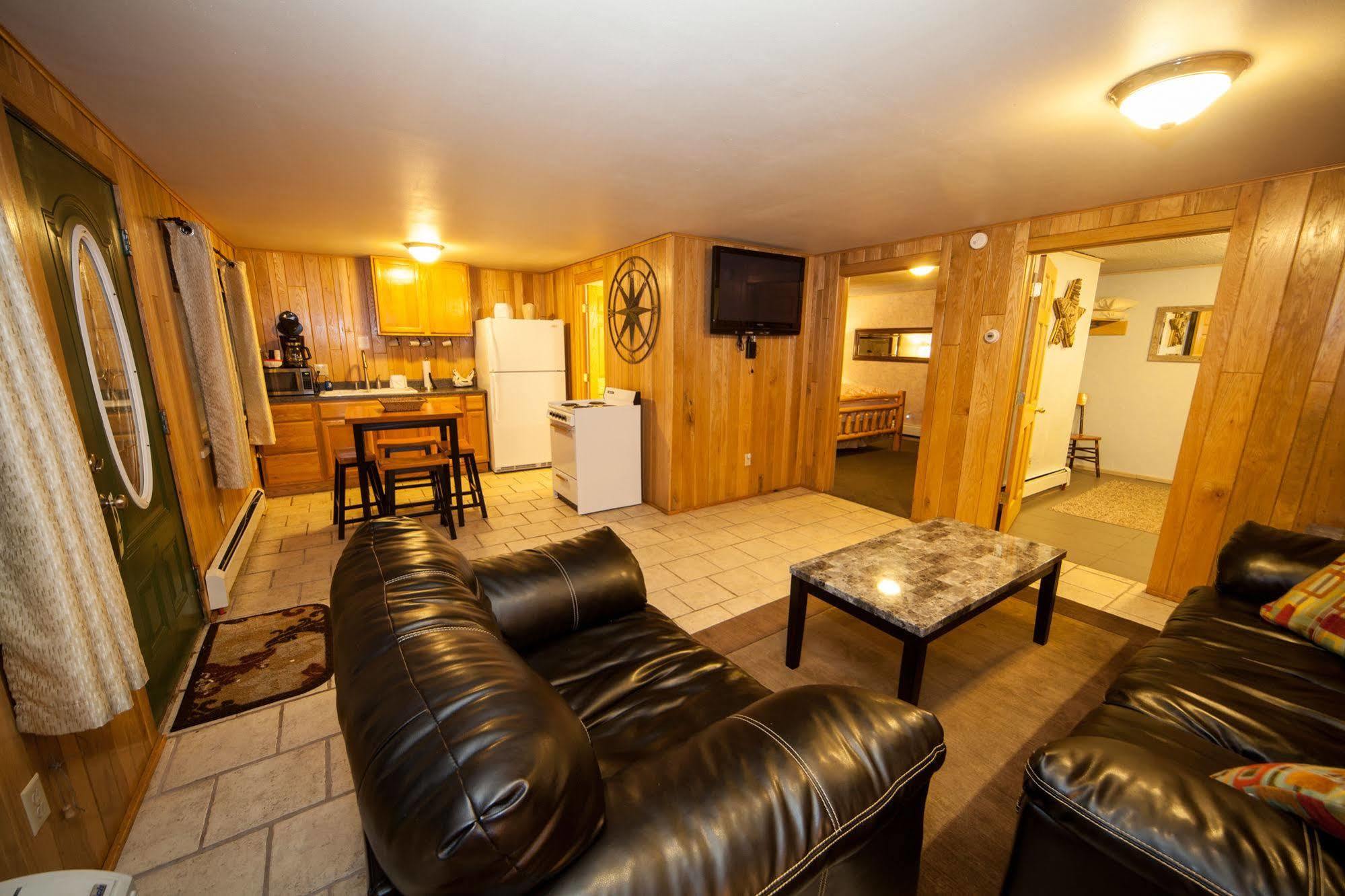 Log Cabin Lodge & Suites Jones Mills Екстериор снимка